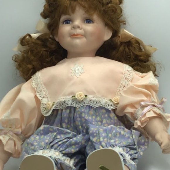 William Tung Collection Porcelain Doll Vintage Collectible Home Display Ornament - Picture 4 of 12